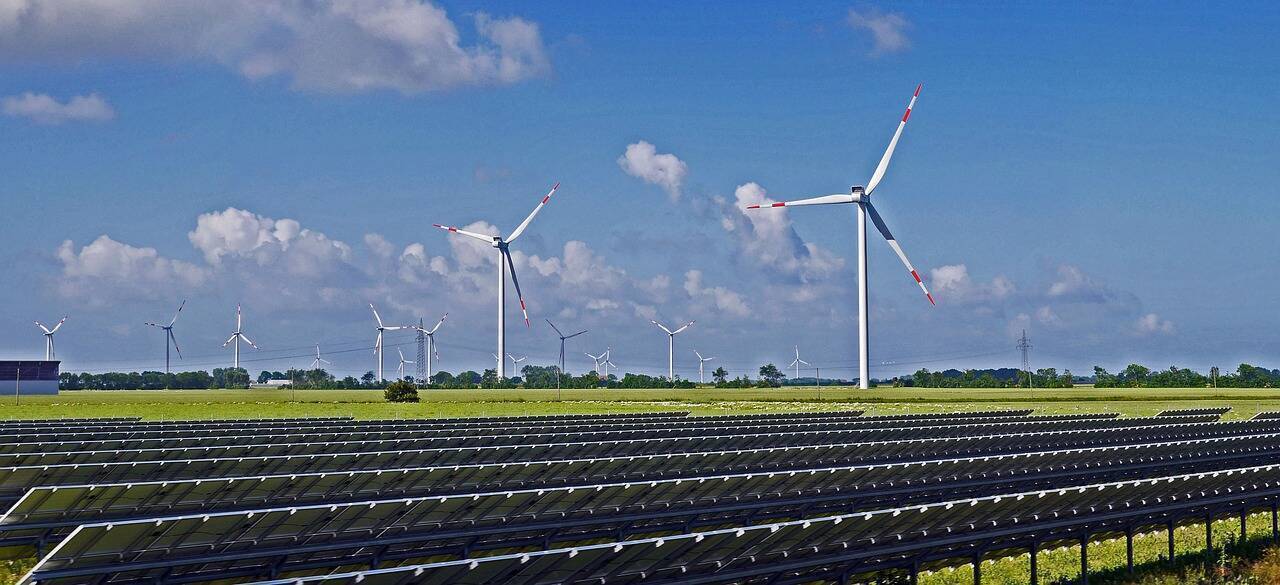 Date Transelectrica: Panourile fotovoltaice „bat” turbinele eoliene la producție