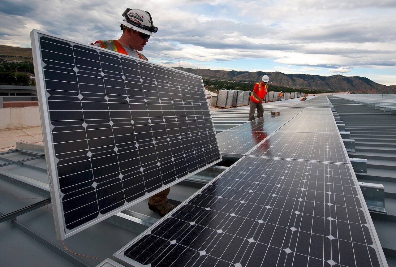 Încă un „tun” în factura de energie: românii vor plăti 453 euro pentru un MWh solar