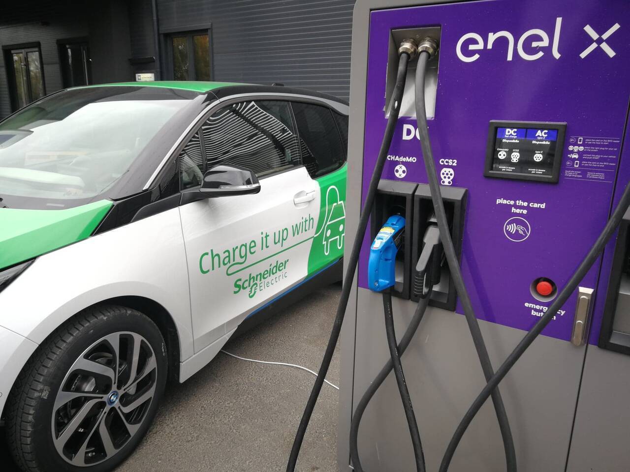 Enel X România vrea să dezvolte 2.500 de puncte de încărcare pentru mașini electrice în toată țara