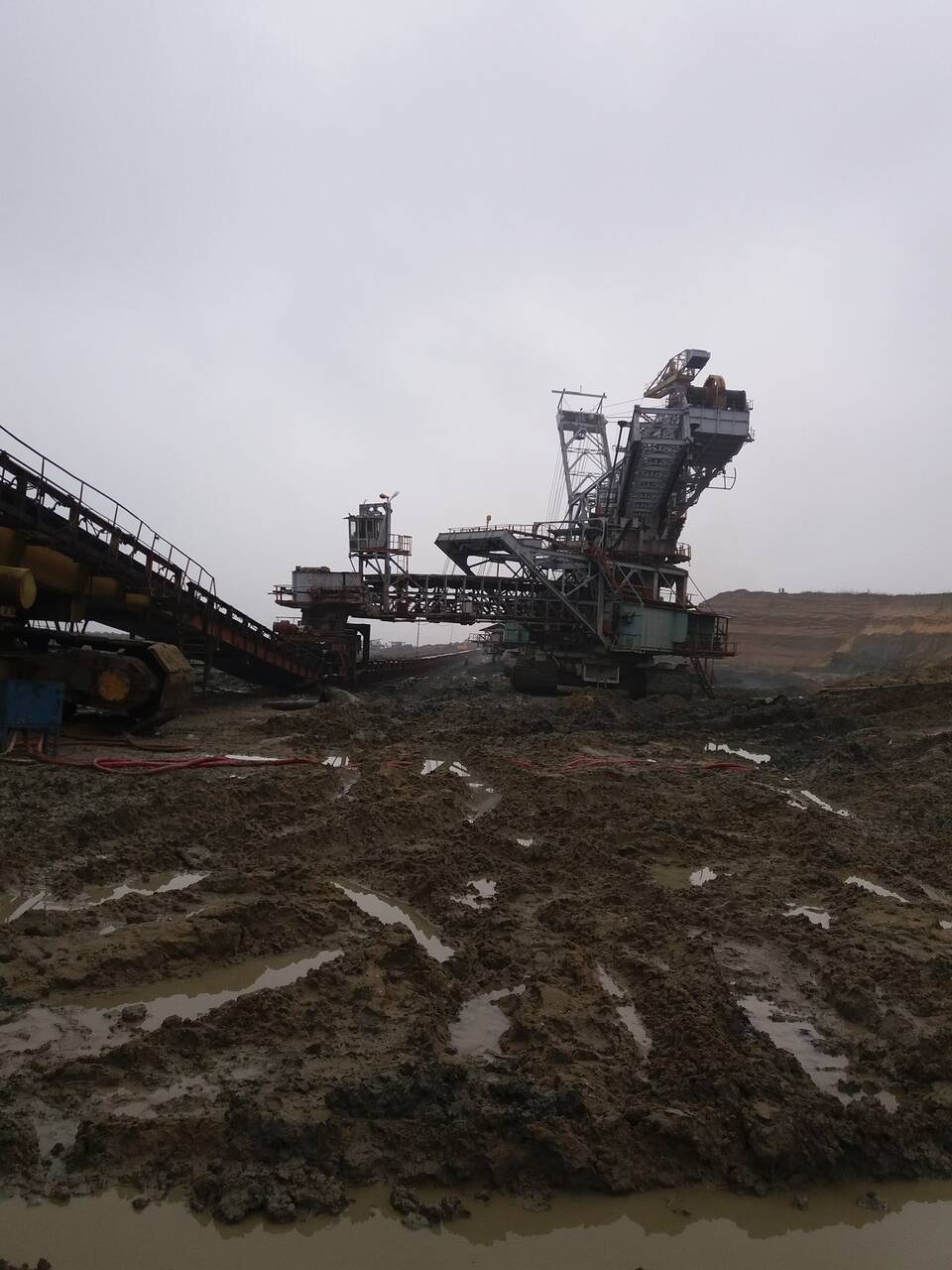 Minerii de la CE Oltenia nu renunță la protest, deși a fost declarat ilegal. Angajații de la cariera Jilț Nord au reluat greva