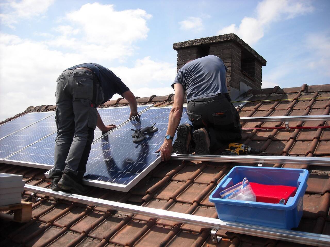Nicio cerere pentru subvențiile destinate instalării de panouri fotovoltaice la gospodăriile izolate. AFM va prelungi termenul de înscriere
