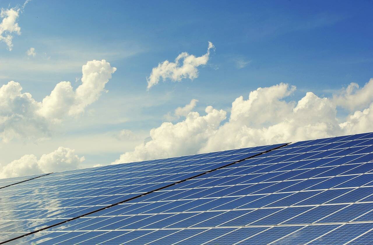Fotovoltaicele compensează oprirea Unității 2 de la Cernavodă, dar tot importăm energie