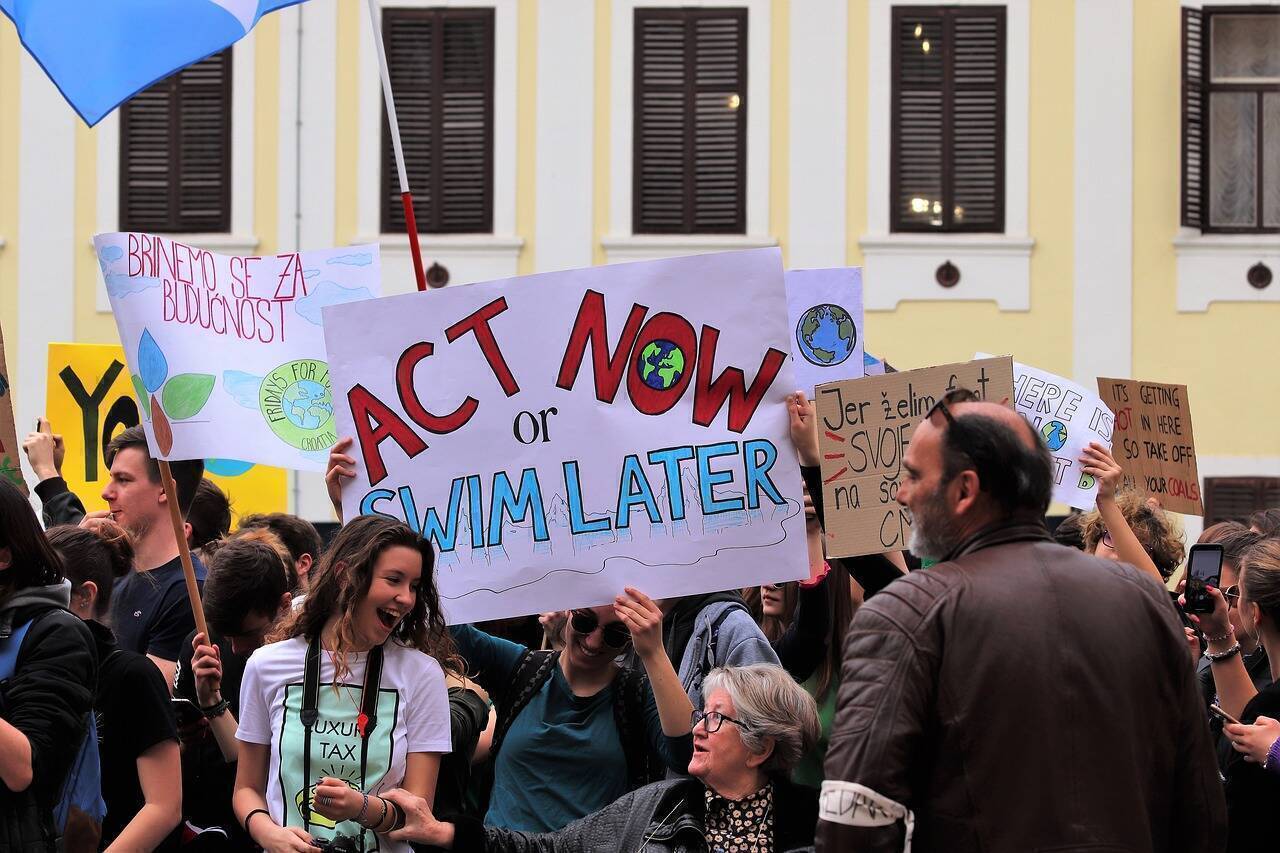 Astăzi are loc Greva Mondială pentru Climă, cel mai mare protest din istorie pentru mediu