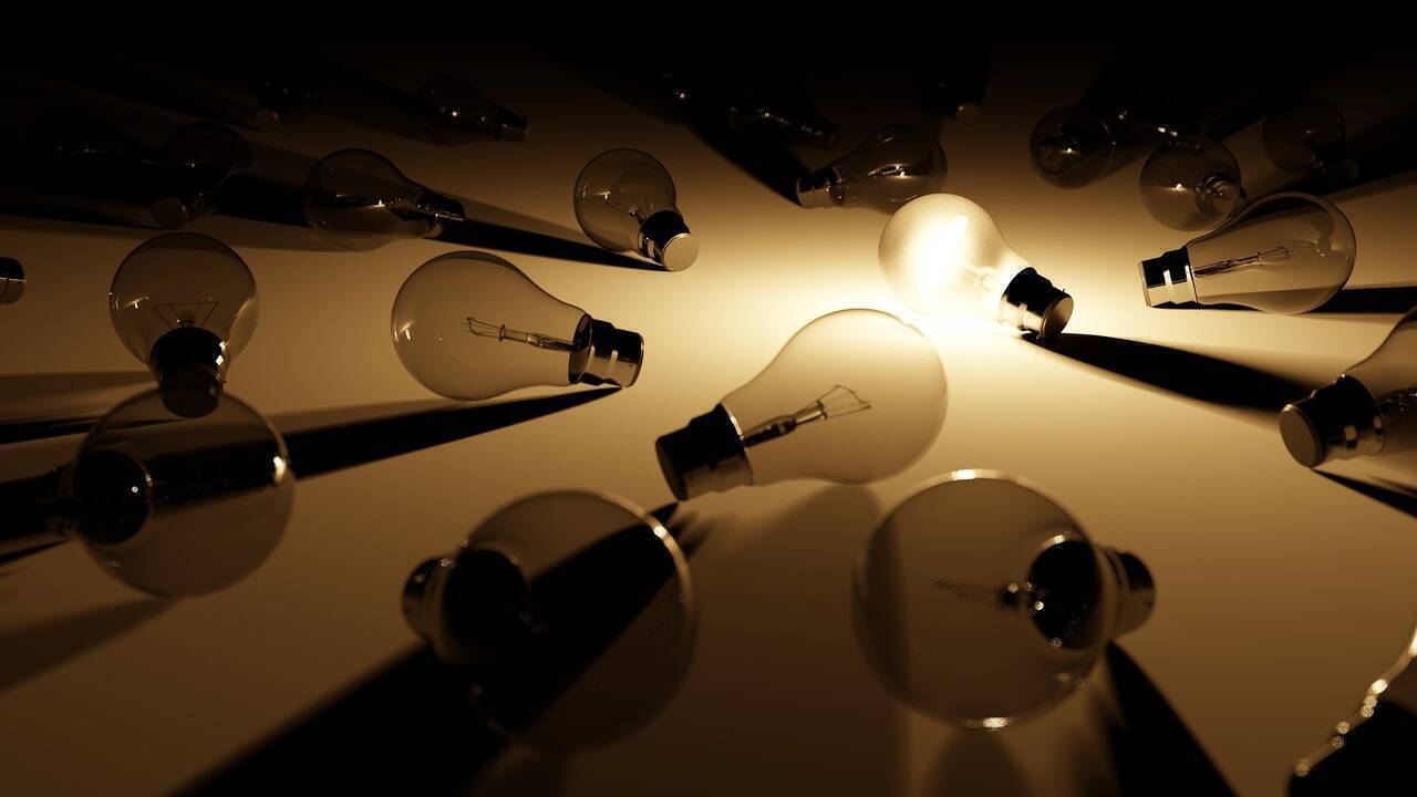 Iluminat, becuri - sursa: Pixabay
