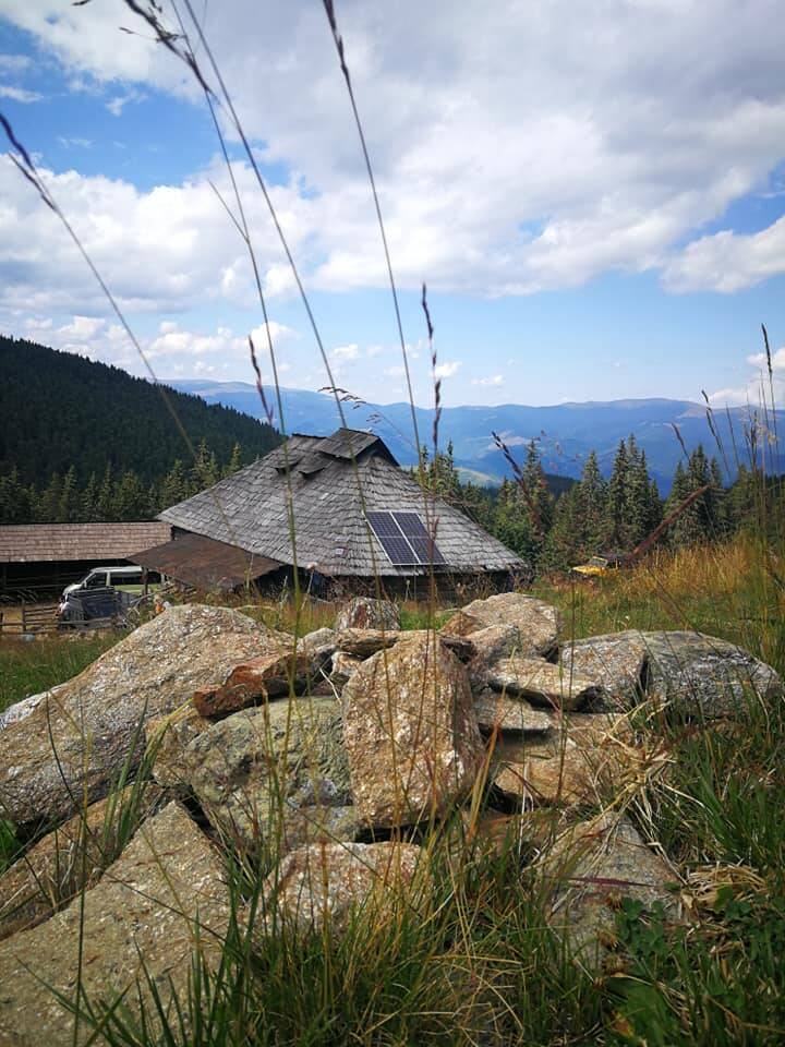 Energie curată la stânele din Munții Căpățânii // REPORTAJ