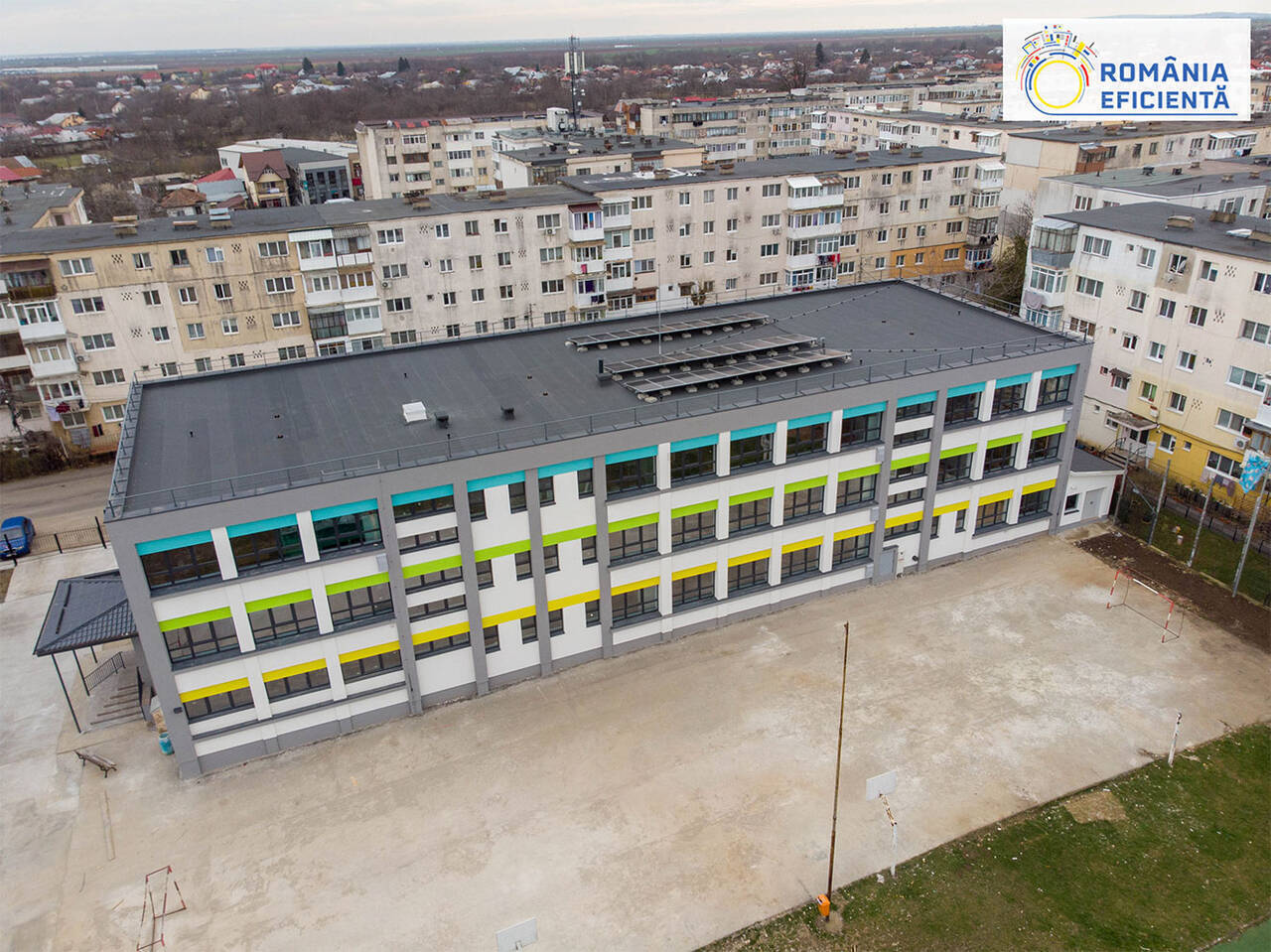Cum arată Școala Gimnazială Liliești Băicoi transformată într-o „bijuterie” nZEB // GALERIE FOTO
