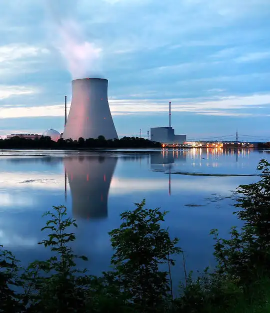Centrala nucleară Isar - una dintre cele trei centrale rămase în Germania. Foto: Preussen Elektra / www.cleanenergywire.org