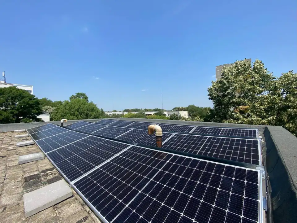 Panouri Fotovoltaice IntreVecini, peBloc in sectorul 6