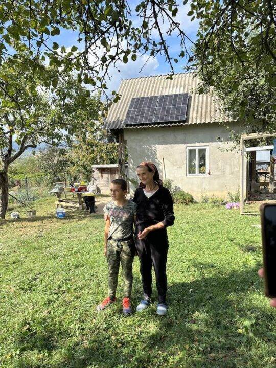 Casă din Prundu Bărgăului în sărăcie energetică, unde AEI a instalat panouri fotovoltaice - sursa foto: NewsEnergy.ro