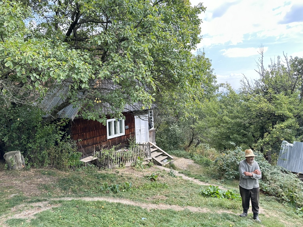 Electrificare gospodarii izolate din catunul Peste Valea Bistrii (2024) - foto: NewsEnergy