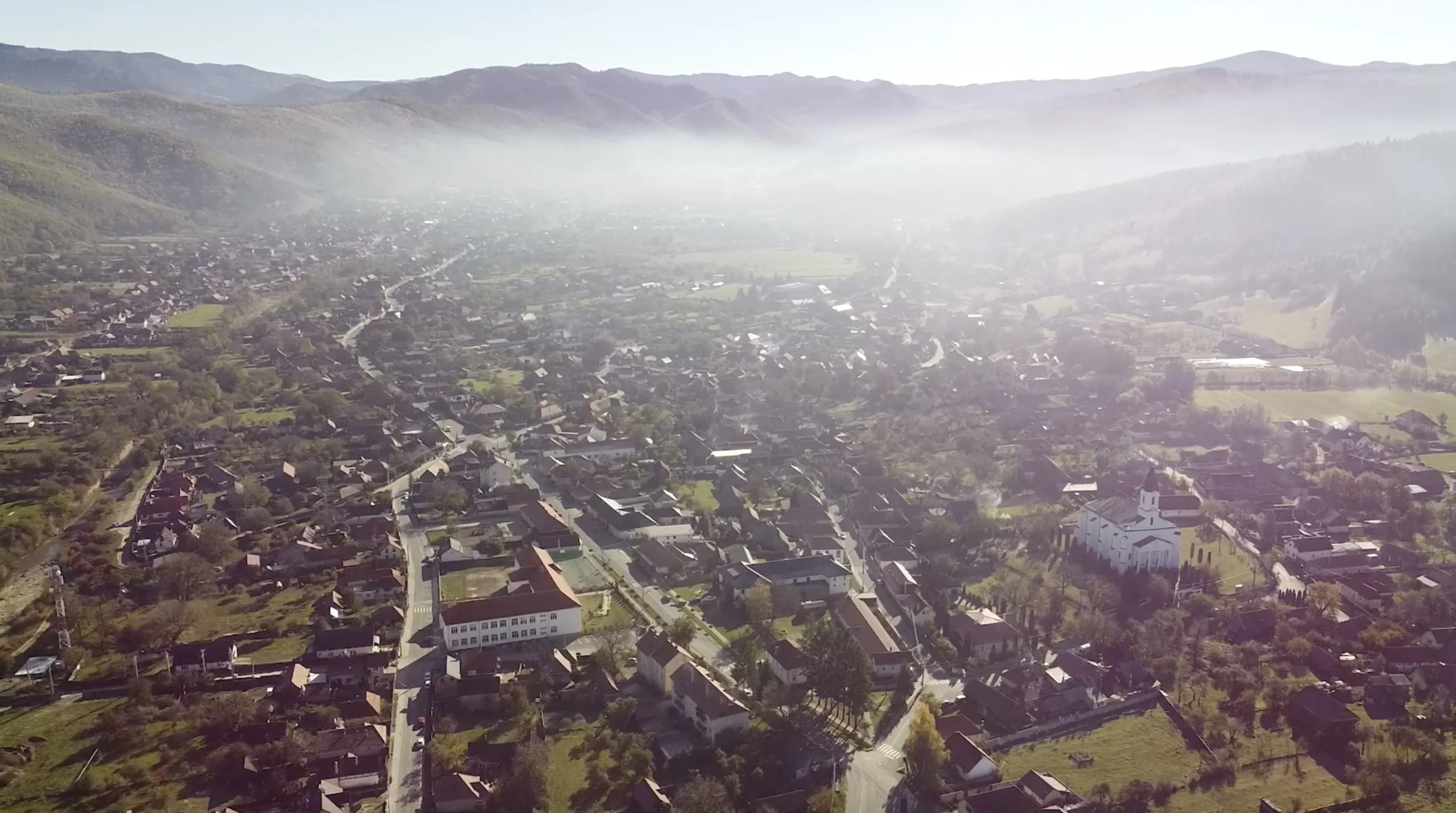 Energie verde din biomasă pentru încălzirea satelor din România // REPORTAJ VIDEO