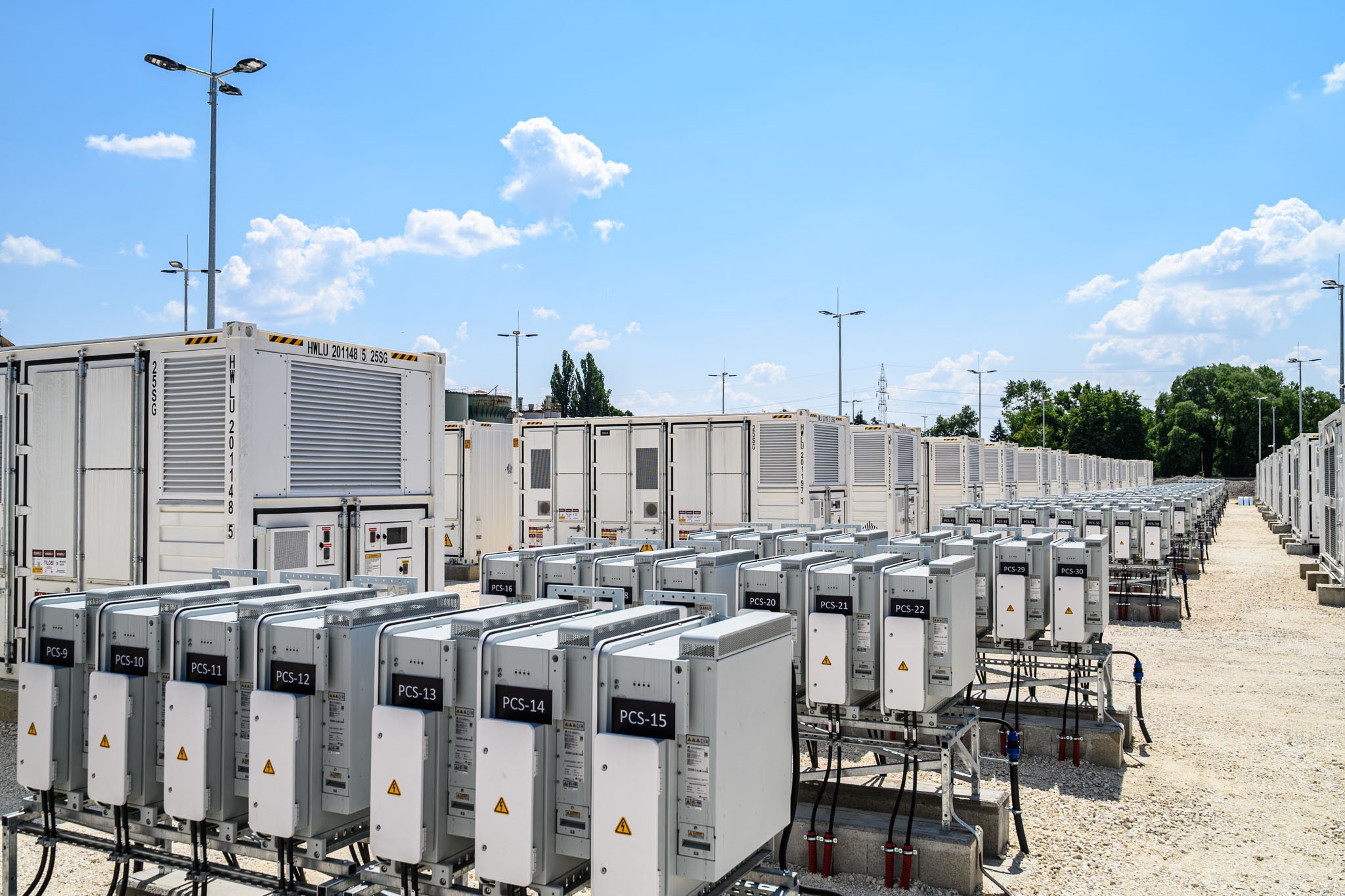 MET Group a inaugurat cea mai mare instalație de stocare a energiei în baterii din Ungaria