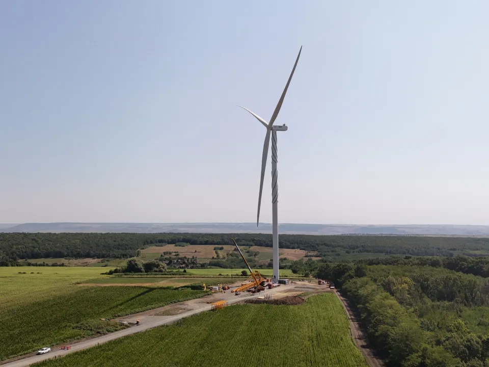 PPC Renewables România a instalat primele turbine pentru cel mai mare parc eolian din Moldova, în județul Vaslui
