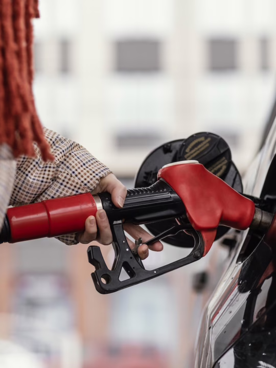 benzinarie, carburanti - sursa foto: Freepik.com