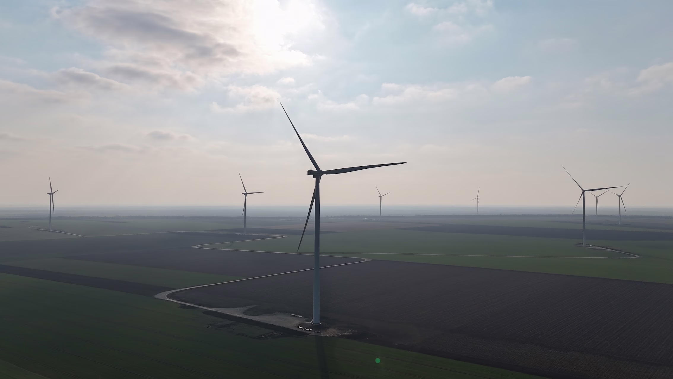 Cele mai mari turbine eoliene din România intră în teste la Pecineaga