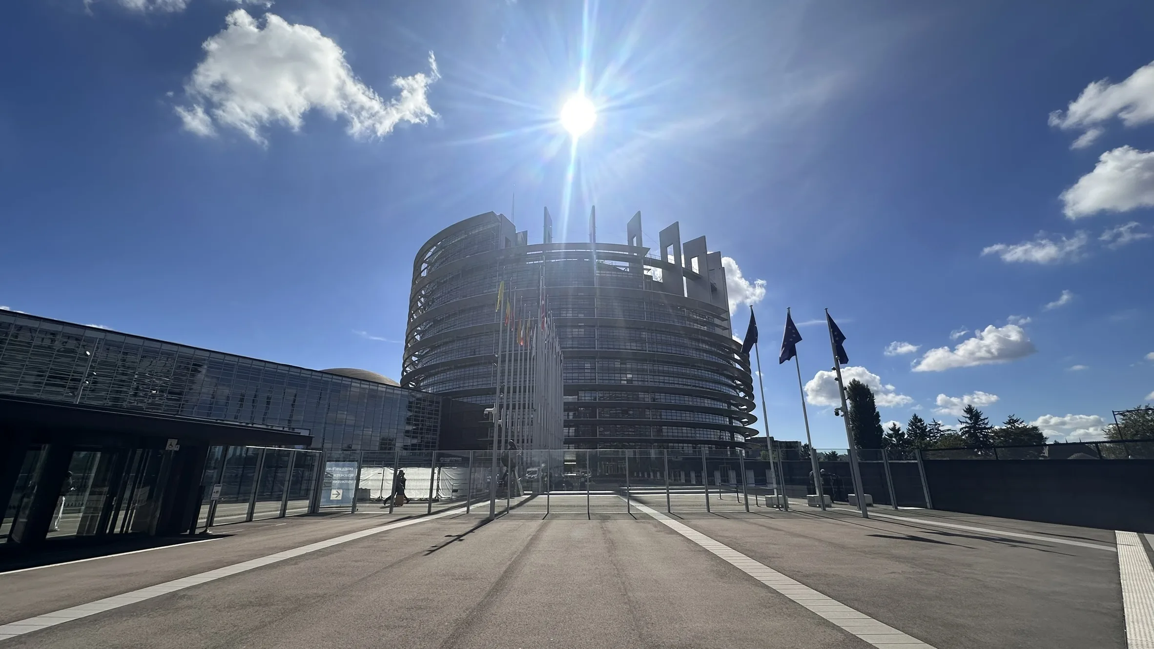 Parlamentul European avertizează asupra atacurilor Rusiei împotriva infrastructurii critice | Corespondență de la Strasbourg